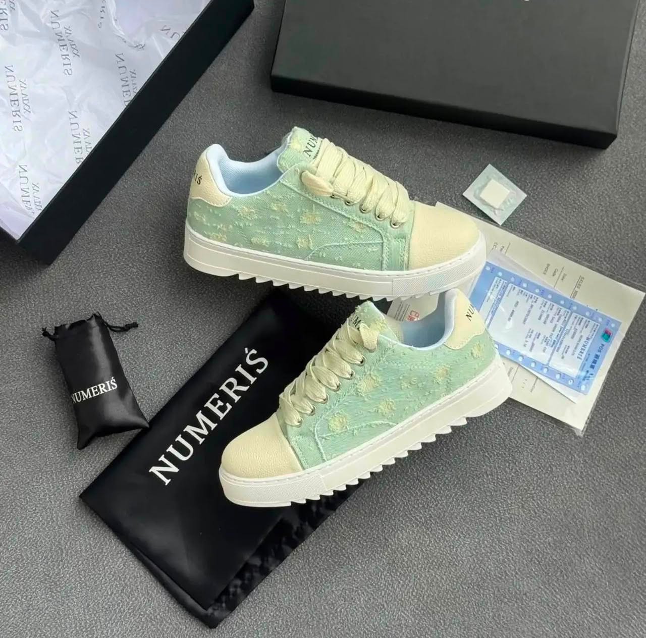 Numeris Low-Top - Mint Green Floral Embroidered