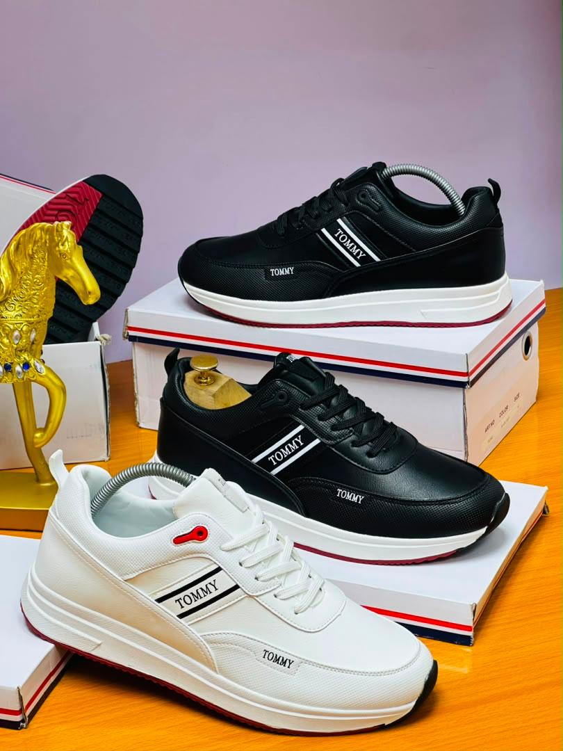 Tommy Hilfiger Signature Runner Sneaker - Black & White